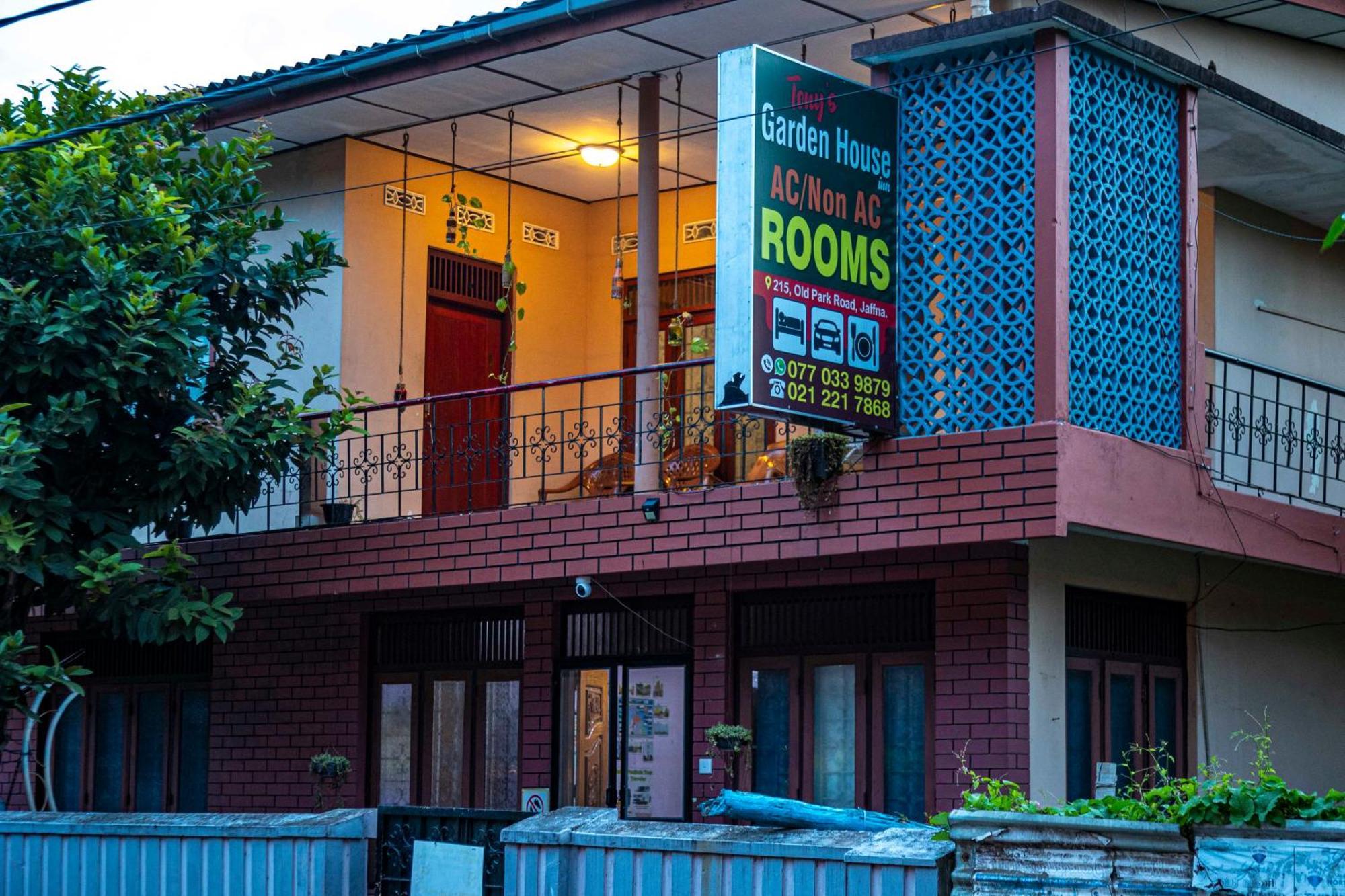Tony'S Garden House Back Packers Inn Джафна Екстериор снимка