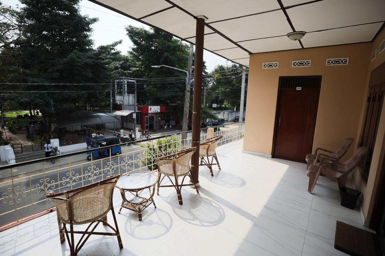 Tony'S Garden House Back Packers Inn Джафна Екстериор снимка