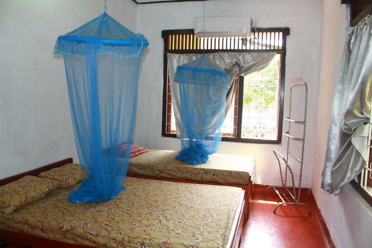 Tony'S Garden House Back Packers Inn Джафна Екстериор снимка